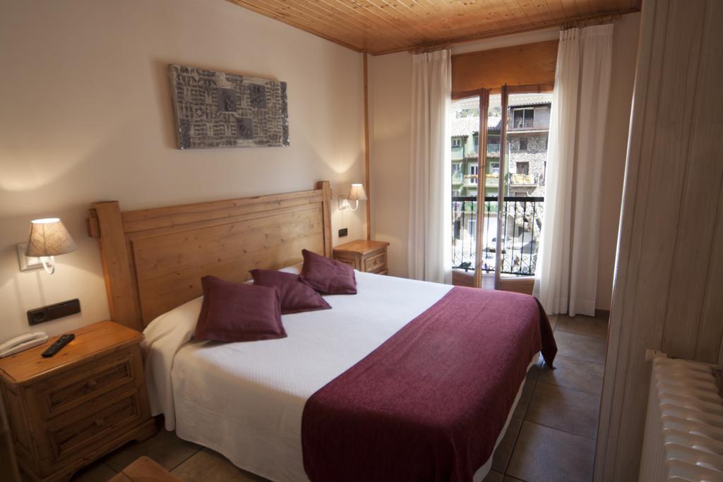 Hotel Sant Roc Кампродон Екстериор снимка